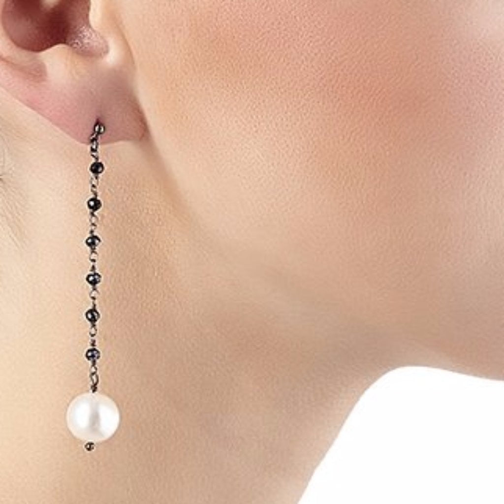 Argentum Extremis Single Drop Earring - Black Spinel &amp; White Pearl - Black Rhodium Plated Silver - Spirito Rosa | Βραβευμένα Κοσμήματα σε Απίστευτες Τιμές